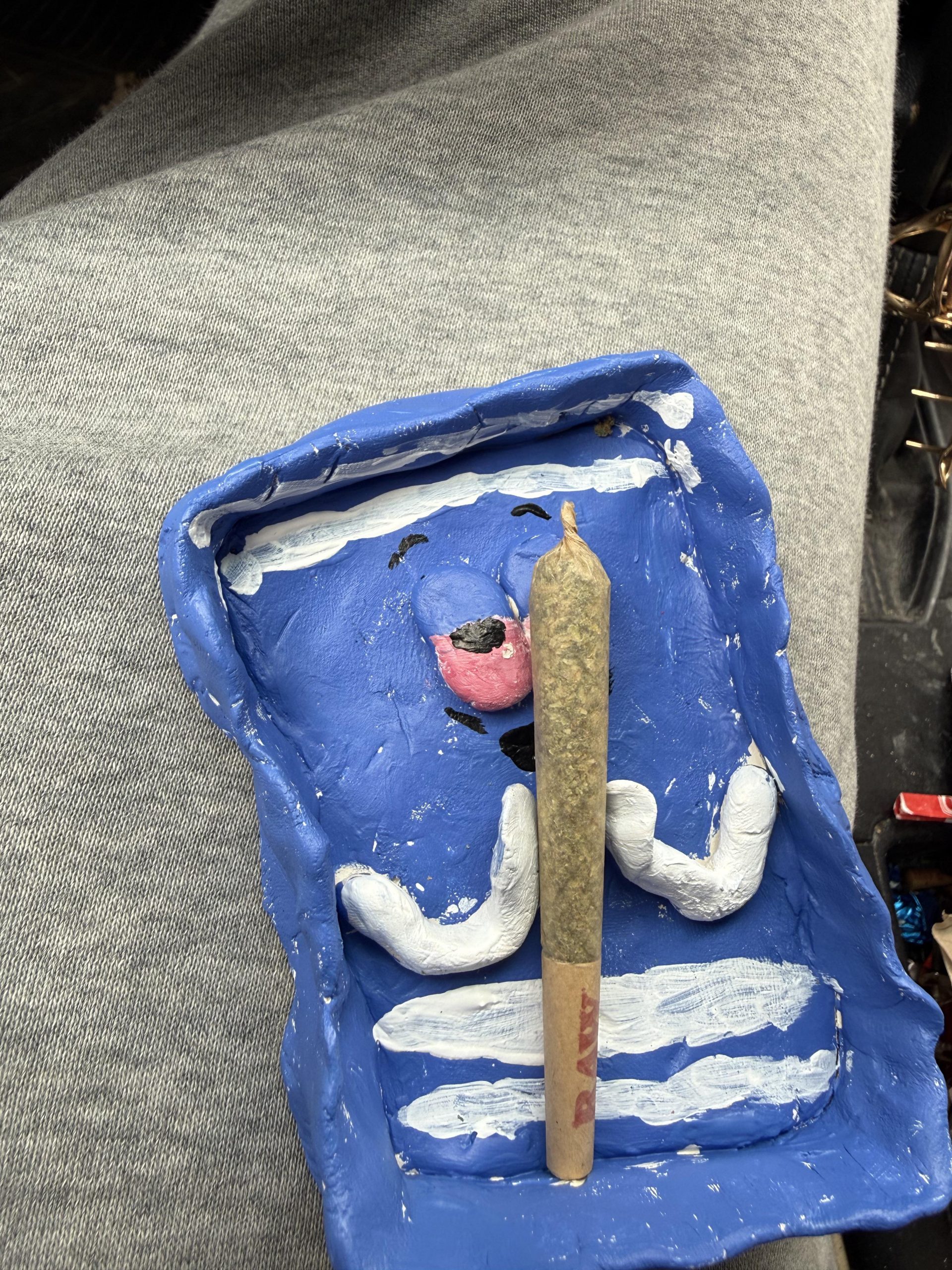 Made a ash tray with clay lol