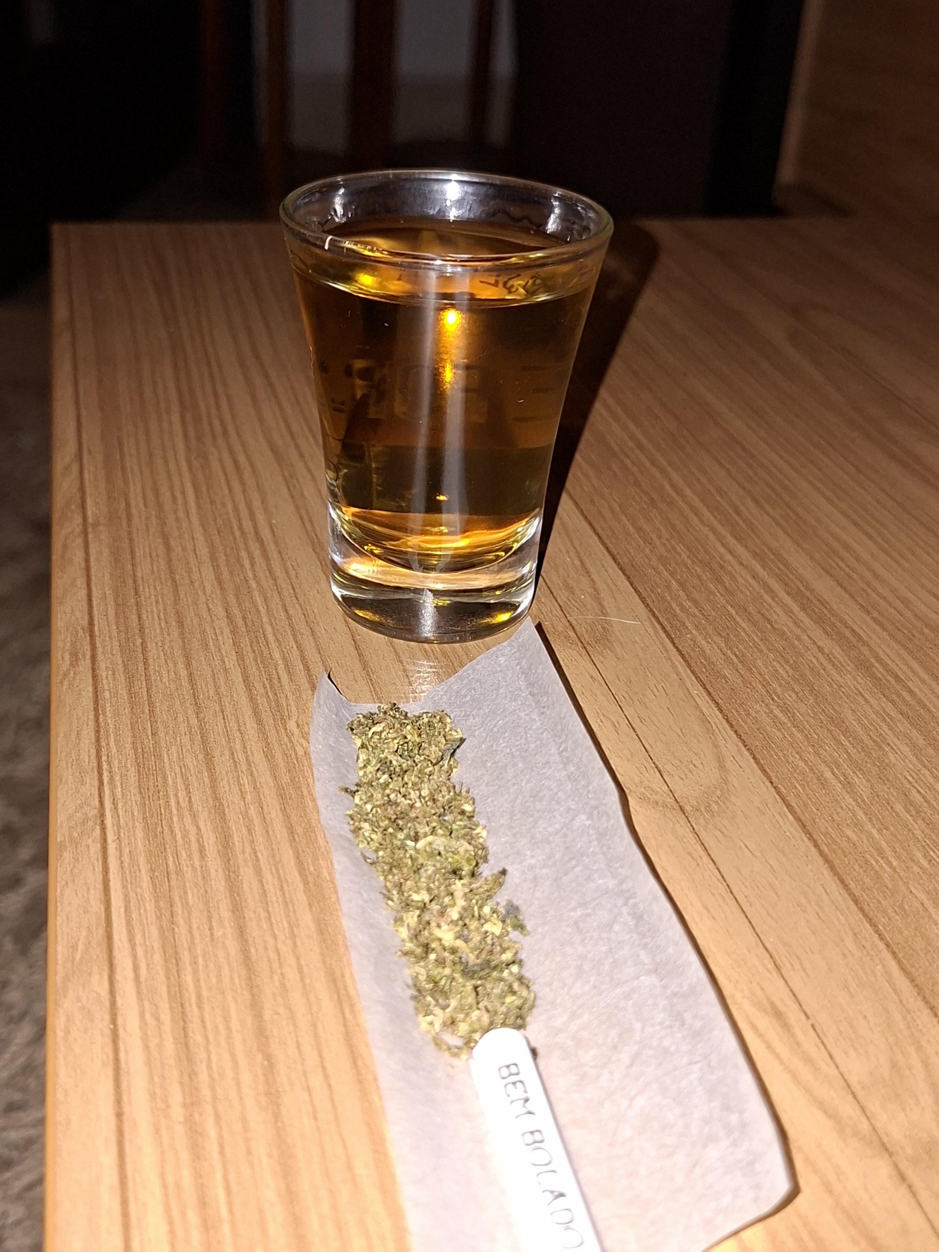 Anyone else likes to drink while smoking?