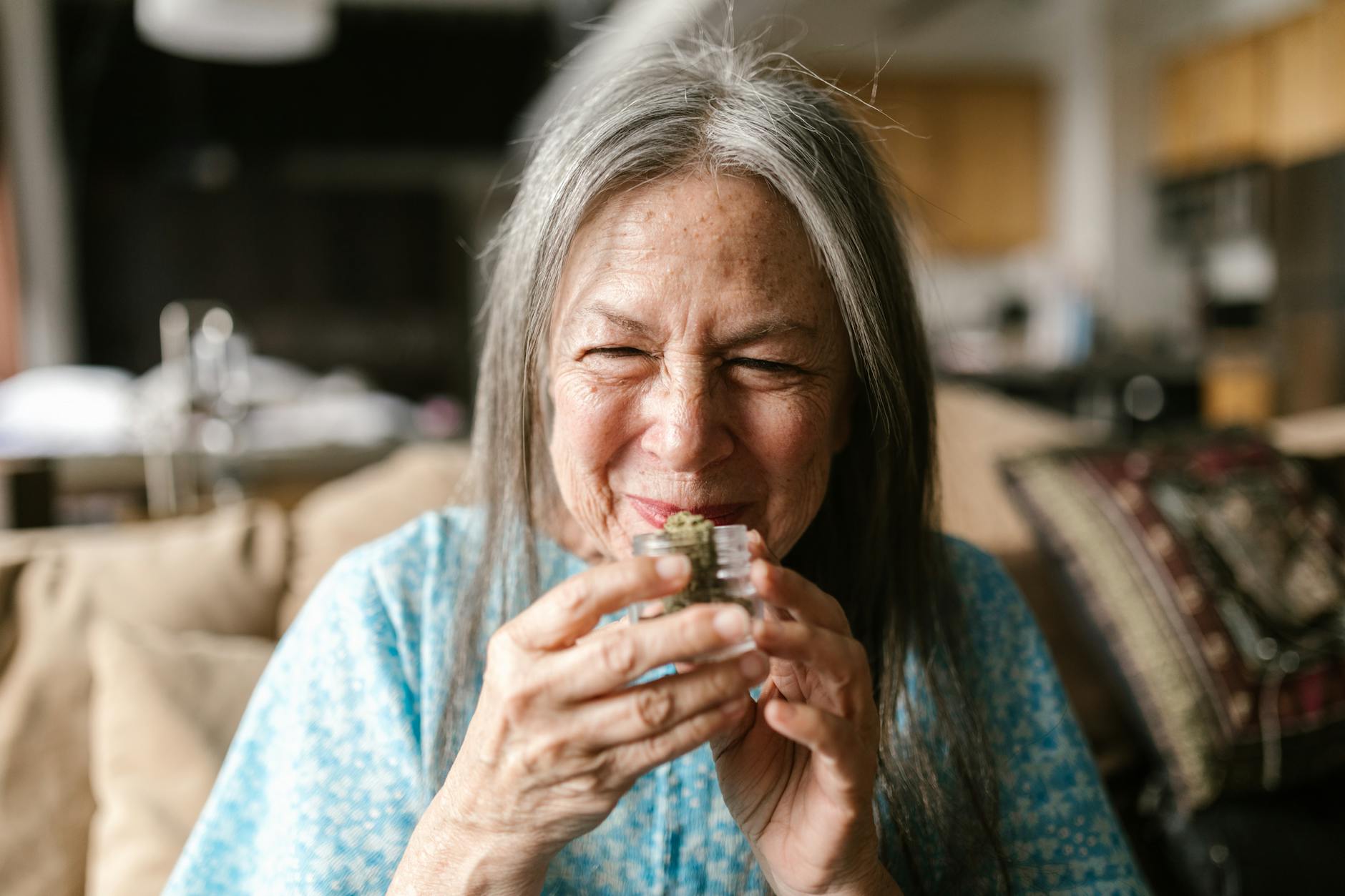 The "Goldilocks" Choice: Why Older Adults are Turning to Cannabis - Neuroscience News
