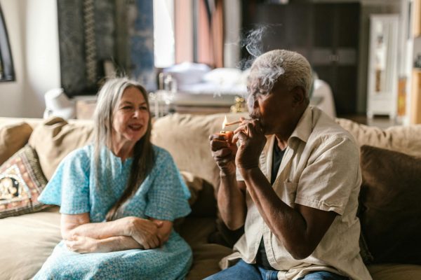 The "Goldilocks" Choice: Why Older Adults are Turning to Cannabis – Neuroscience News
