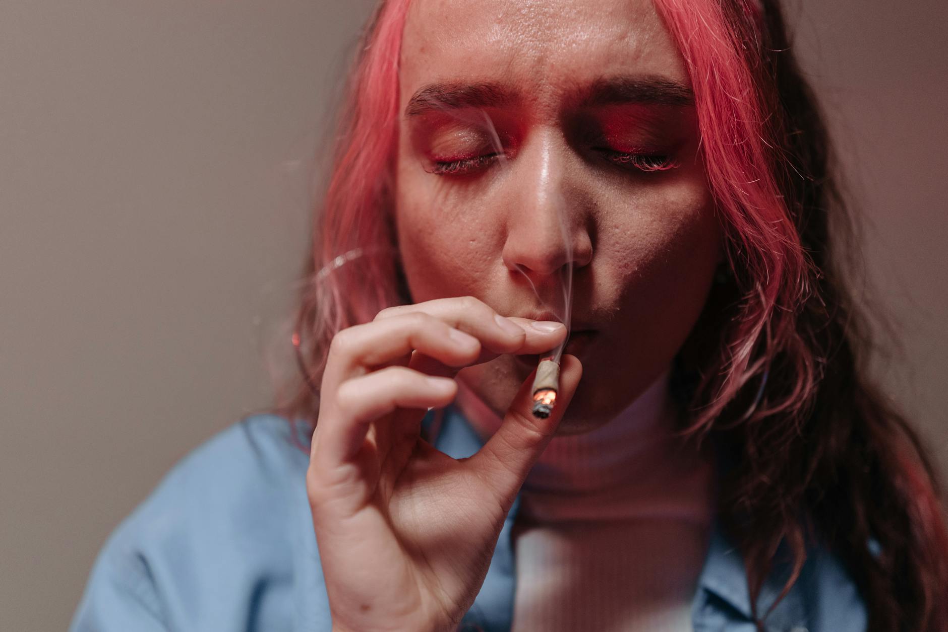 Researchers Identify Genetic Pathways Linking Cannabis Use Disorder and Psychosis Risk